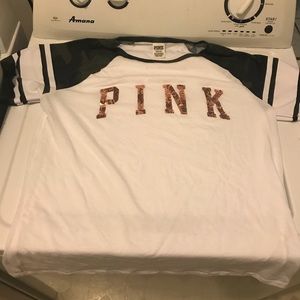 Vs PINK Camo tee